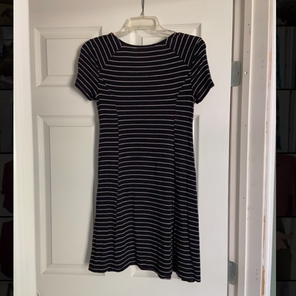 Black/white stripe cozy swing dress - Picture 4 of 5